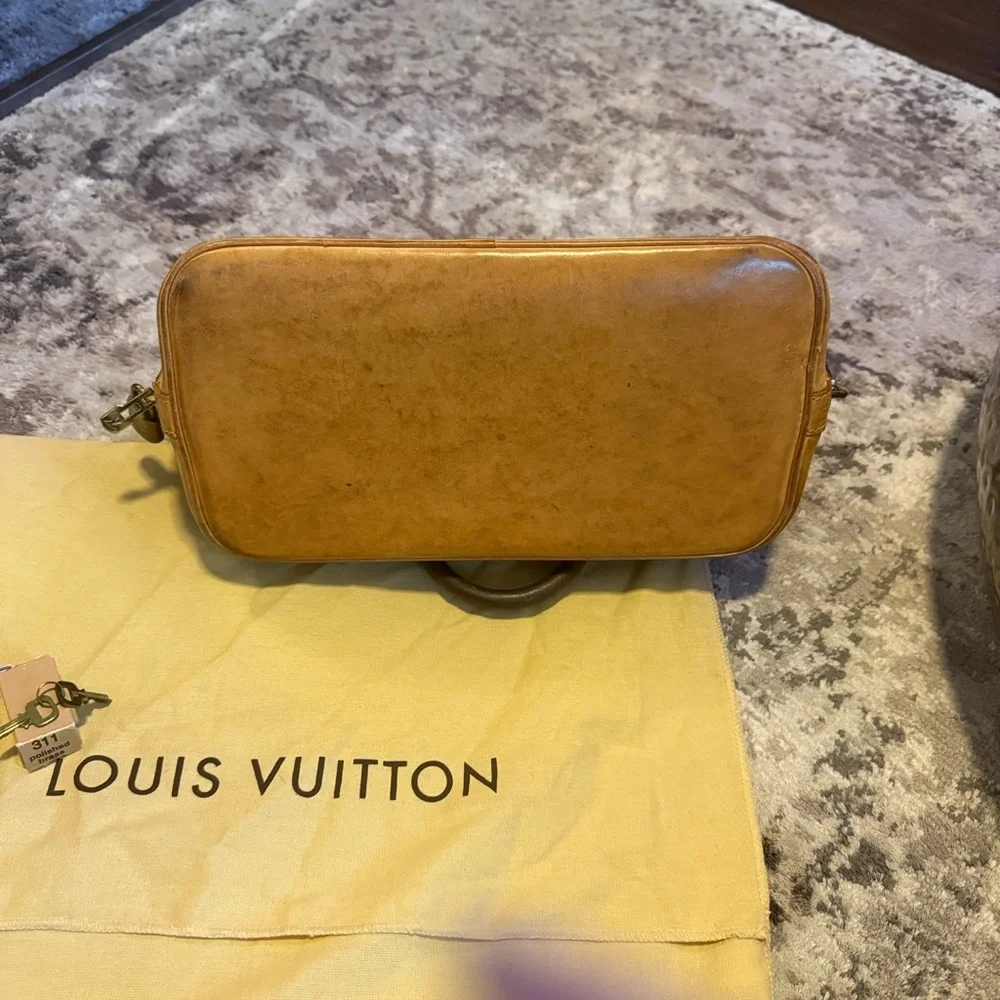 Louis Vuitton Alma MM - Picture 7 of 13